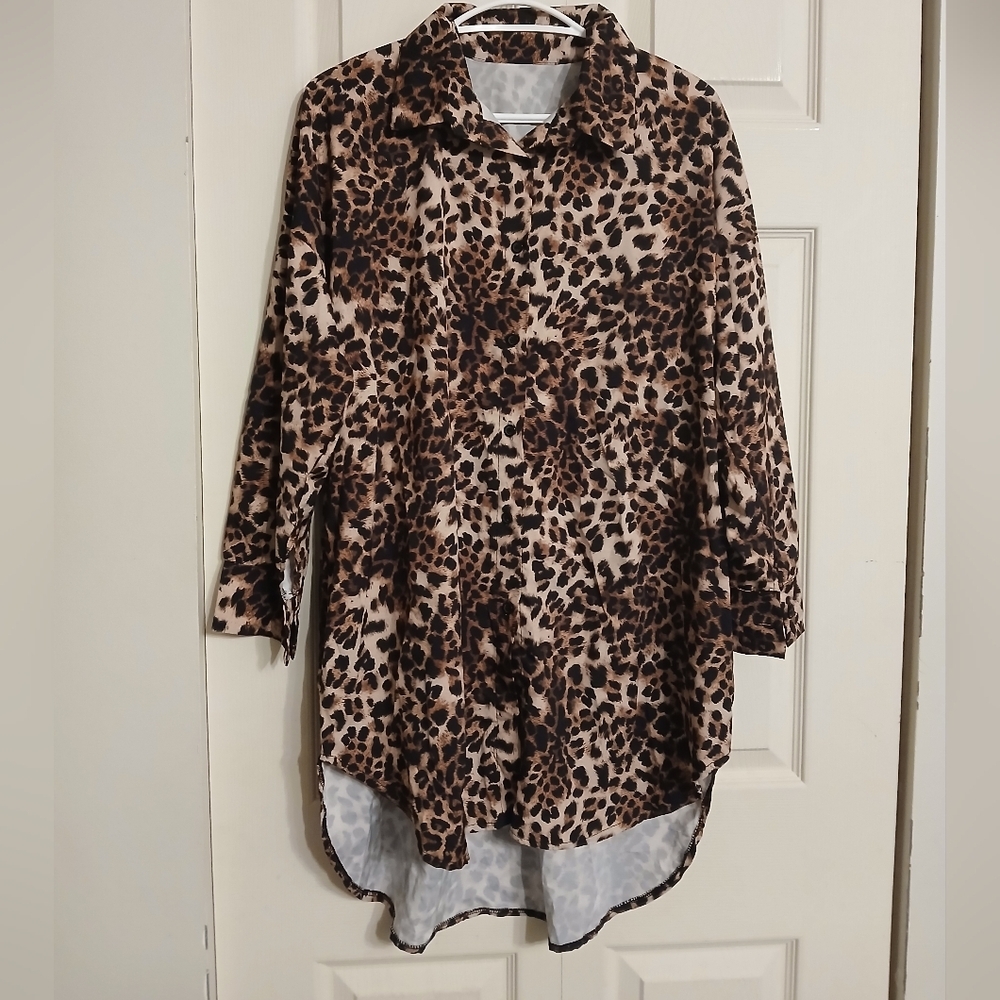 L&S Cheetah Print Long Sleeve Buttoned Dress Size Medium (M)